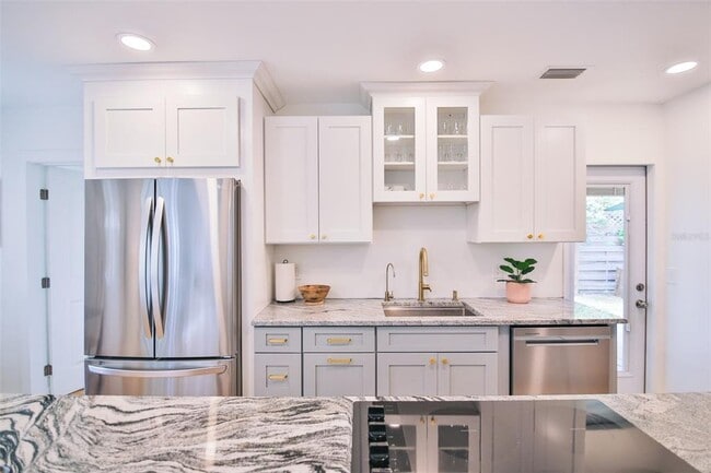 Photo - 2181 Hyde Park St