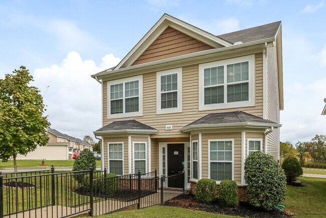 Photo - 1428 Sprucedale Dr