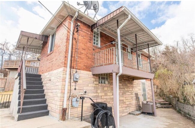 Photo - 225 Desdemona St