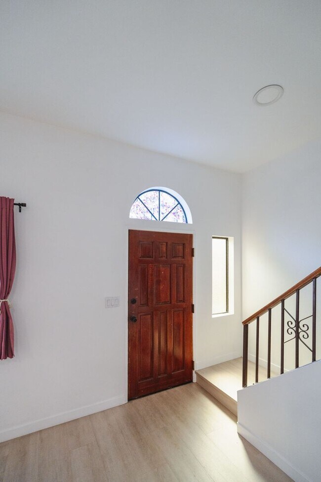 Photo - BEAUTIFUL 4 Bed 3 Bath unit