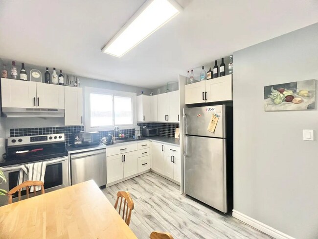 Photo - 318 Erb St W