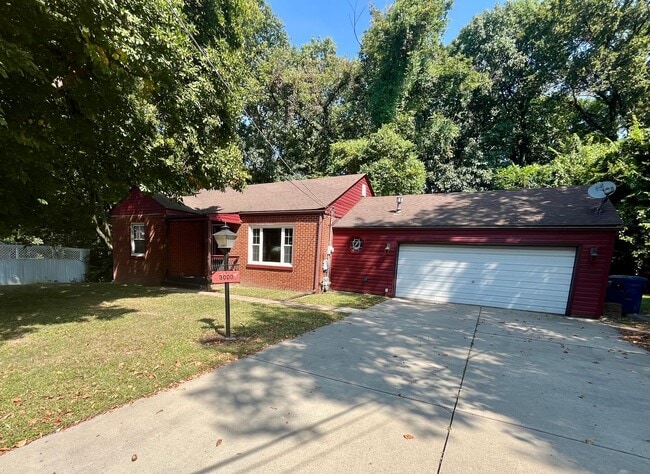 Building Photo - Two bedroom on quiet Dead-End street in Alton Rental