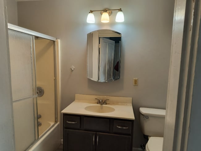 Photo - 2621 Mt Vernon Ave Unidad 2621 Mt Vernon Ave Apt A