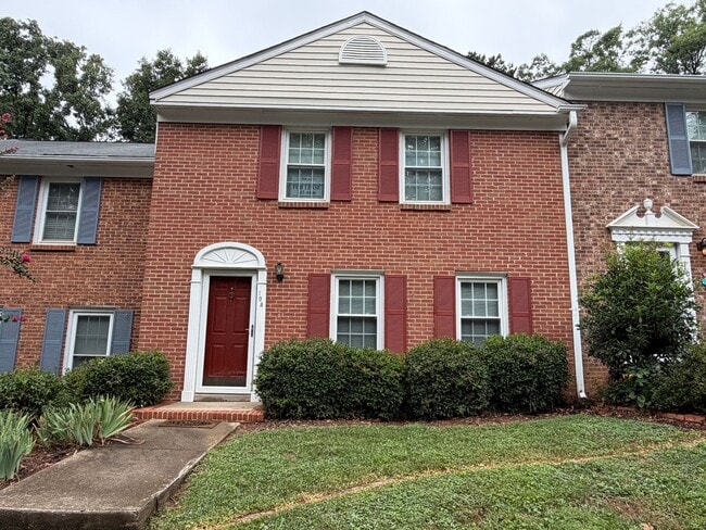 Building Photo - Spacious 3 Bedroom 2.5 Bath Townhome with Community Pool!!