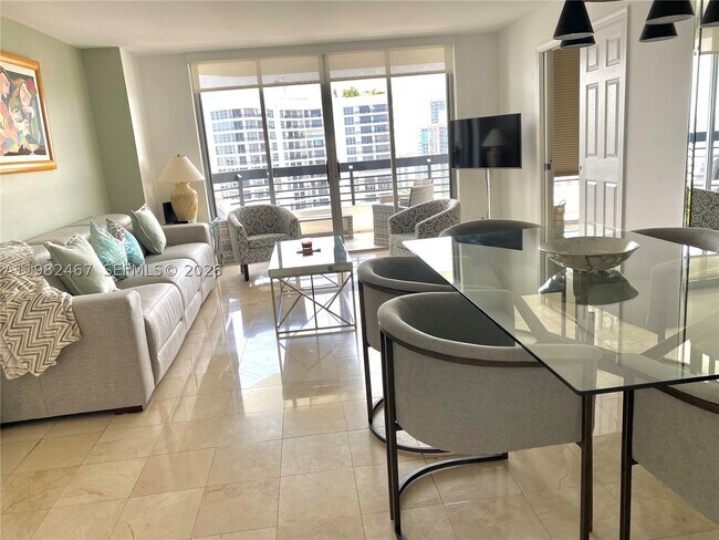 Building Photo - 3500 Mystic Pointe Dr Unit 3103
