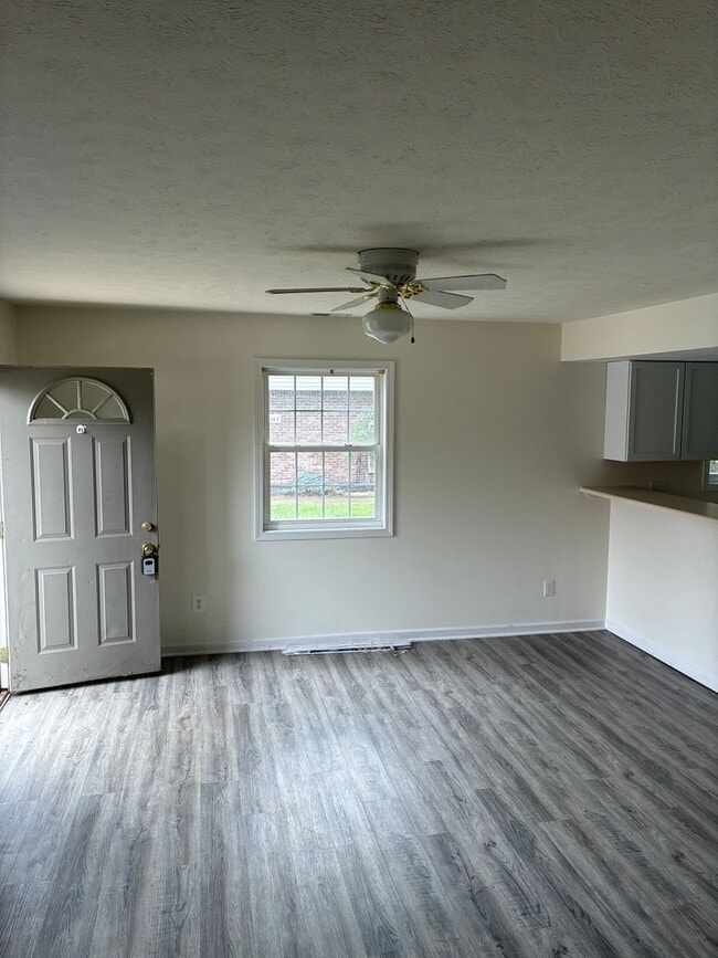 3465 S Oaklawn Cir