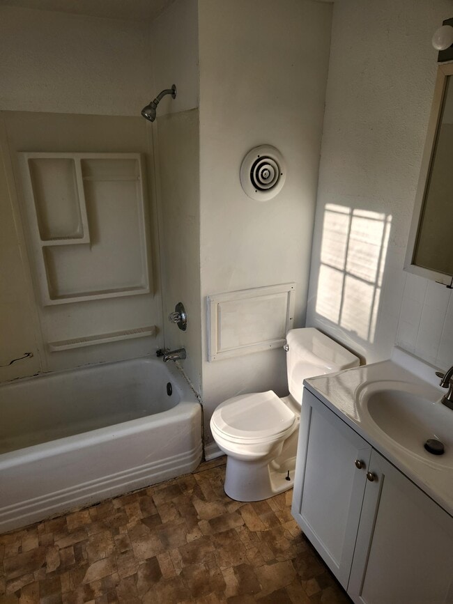 Photo - 1131 N Kaley St