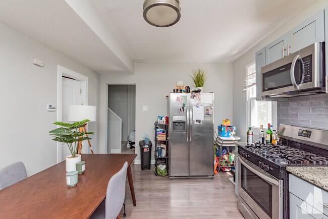 Photo - 2923 N Avers Ave Unit 2
