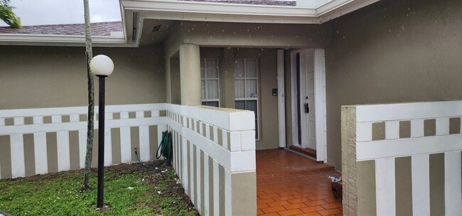 Photo - 4725 SW 143rd Ave