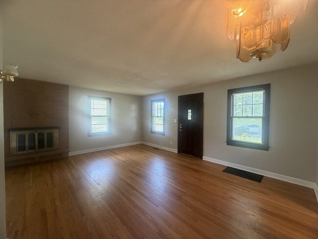 Photo - 515 W Southside Blvd