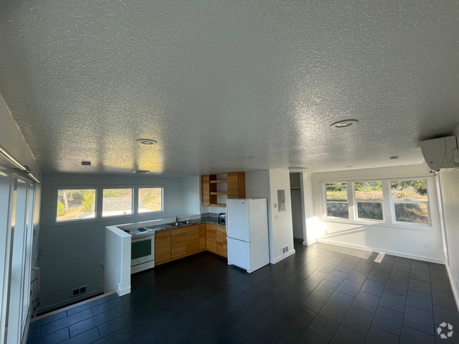 Building Photo - 134 SW 28th St Unit A Rental