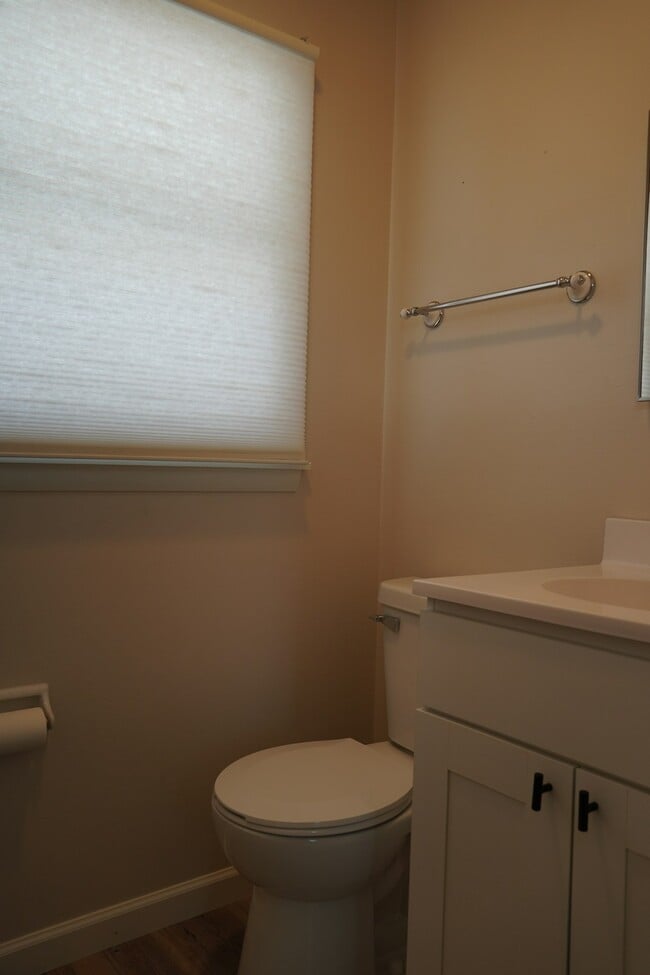 Photo - 1453 W Barnard Ave