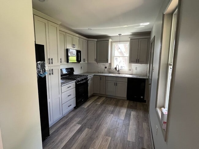 Photo - 36 N Lee St