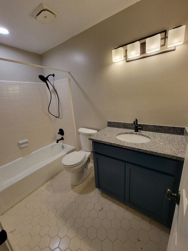 Photo - 741 Longwood Dr