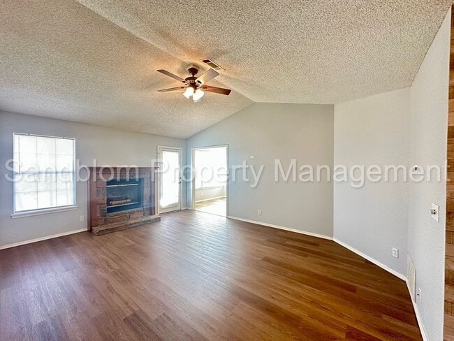 Photo - For Lease | Broken Arrow | Available Now!