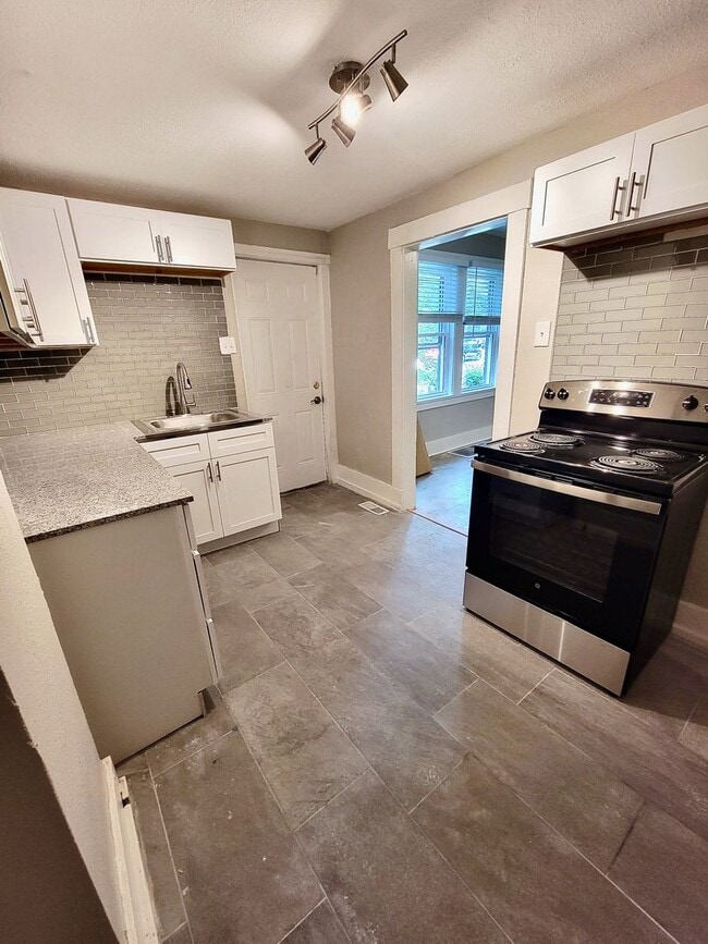 Building Photo - 1531-1533 Dormont Ave Unit 1533 Rental