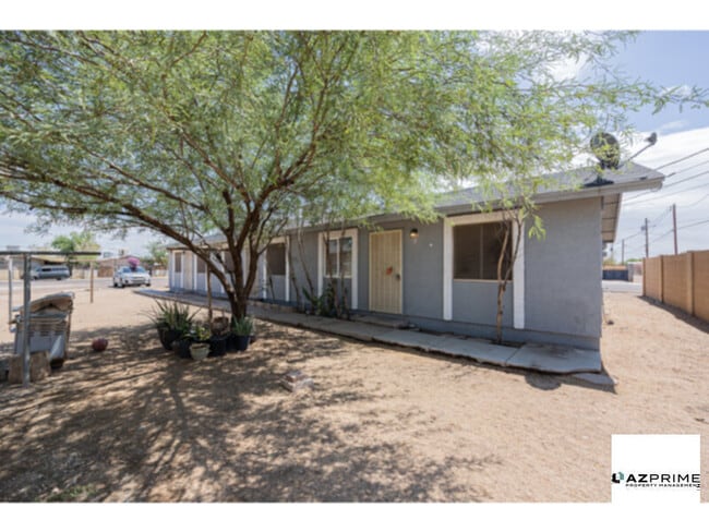 Building Photo - Step into this inviting 3/1 Phoenix Apartm... Rental
