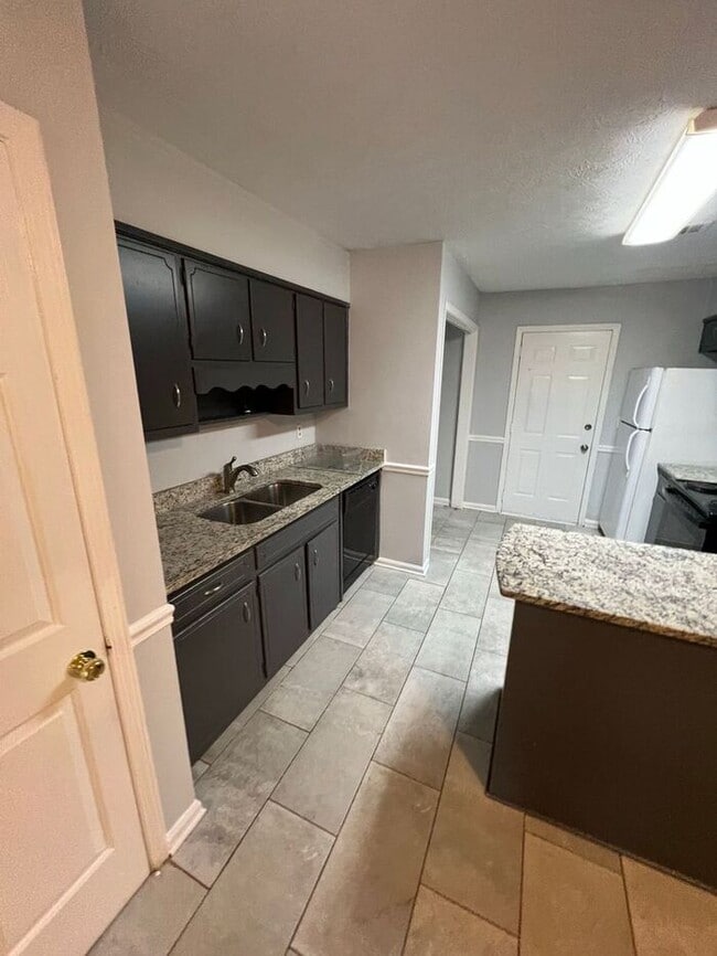 Photo - READY NOW!!! 2 Bedroom 2 Bath Ranch Duplex!!!