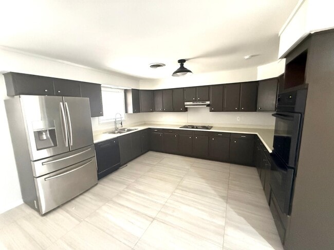 Photo - 608 Sesame Ln