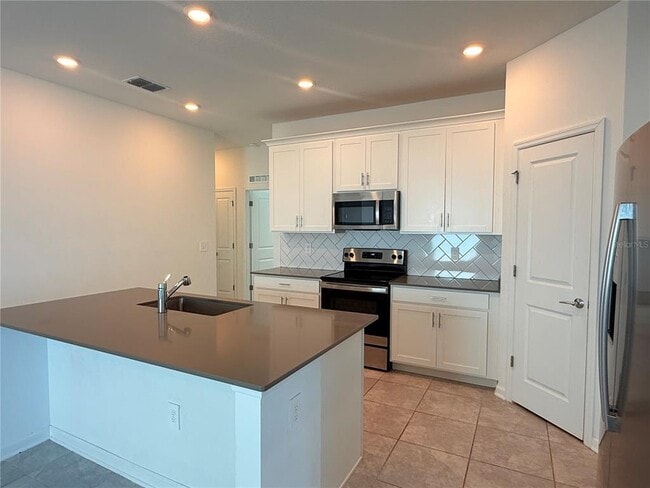 Photo - 1945 Heart Lk Dr