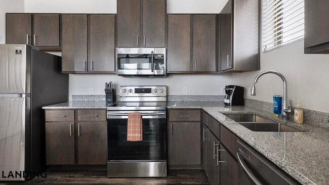 Photo - 12500 Shadowglen Trce Unidad 10308