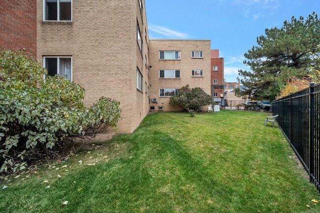 Photo - Large two Bed / One bath condo in great Art deco building near Washington park. Unidad 104