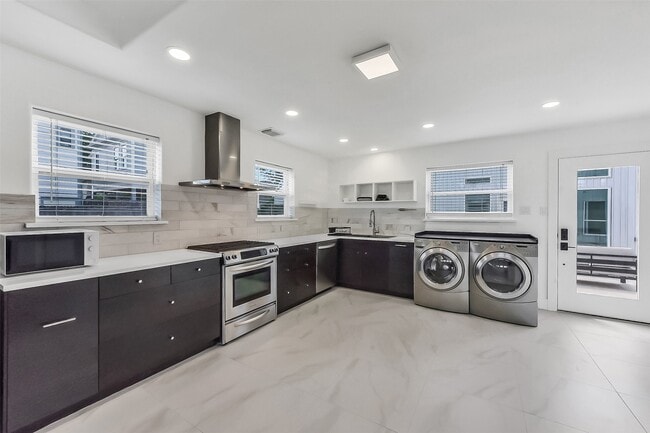 Photo - 1813 Crockett St