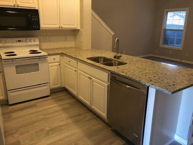 Photo - 7806 Kingsbury Wood Unit 3