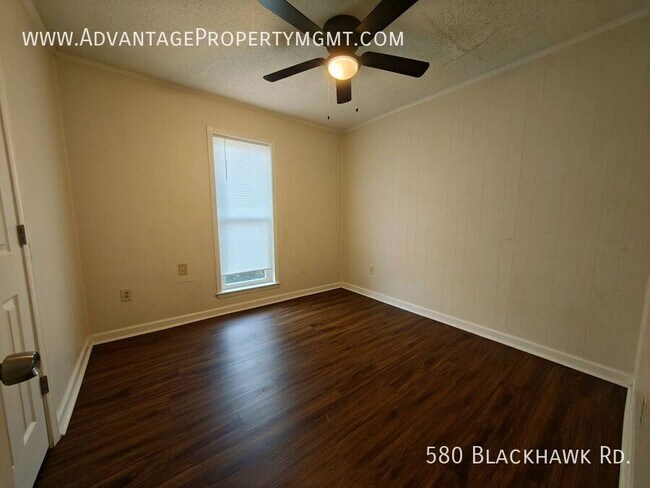 Photo - 580 Blackhawk Rd