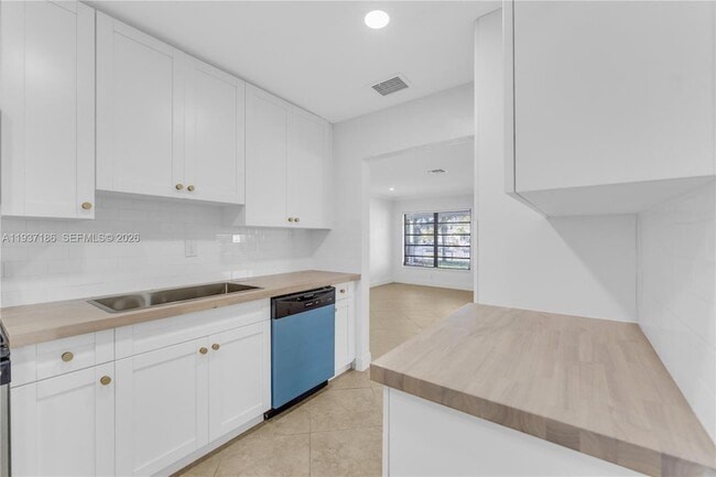 Photo - 5208 NE 5th Ave