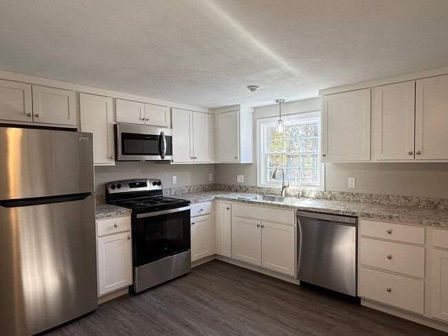 Building Photo - 484 Victory Hwy Unit 3