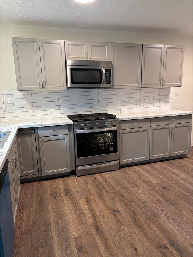 Building Photo - 4115 Tidewater Dr Rental
