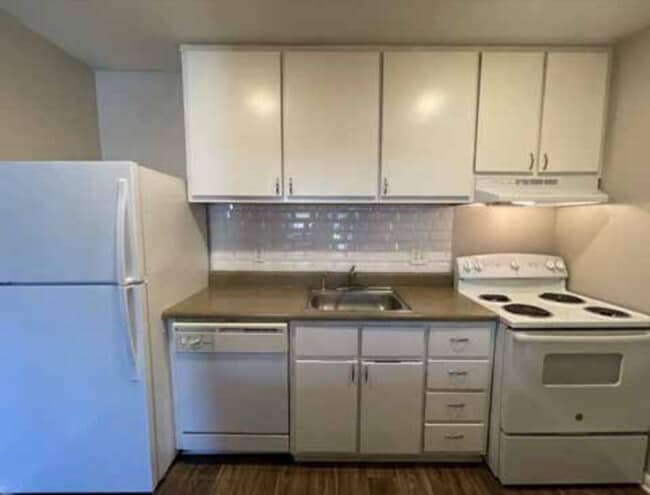 Photo - Hampton Hall Apartments