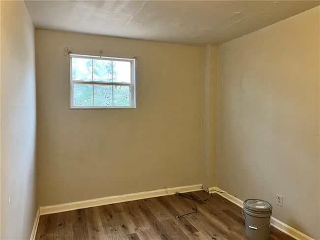 Photo - 525 Woodsmill Rd