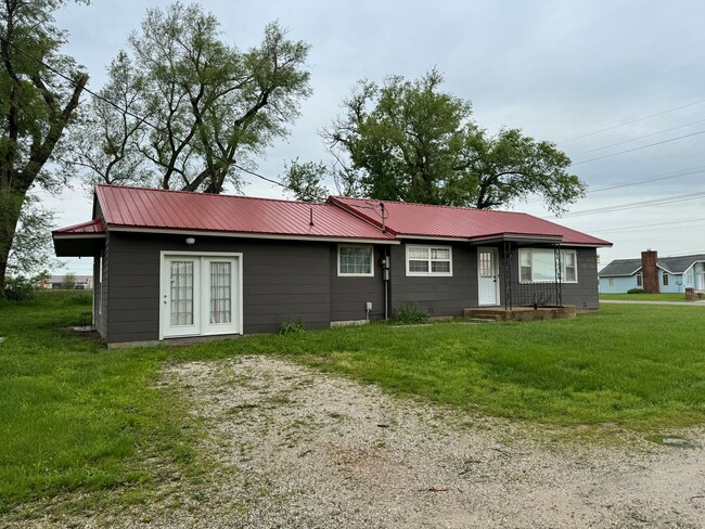 Photo - 2590 W Broadway St