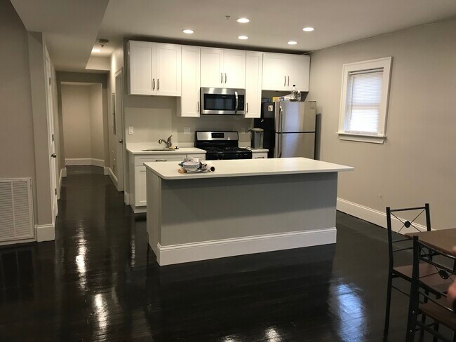 Building Photo - 275 Parker Hill Ave Unit 3