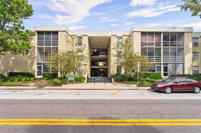 Photo - 2302 S Manhattan Ave Unidad 115