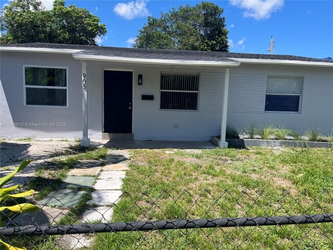Building Photo - 905 NW 5th St Rental