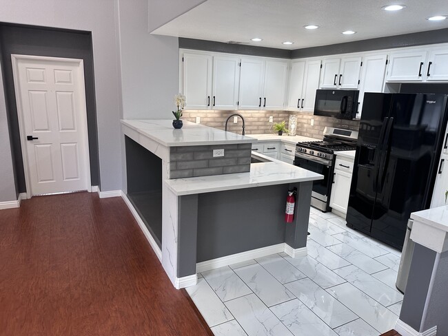 Photo - 10370 Scripps Poway Pkwy