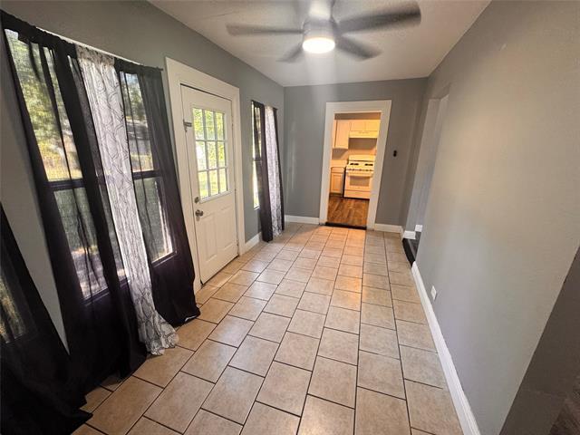 Photo - 130 W Avenue D