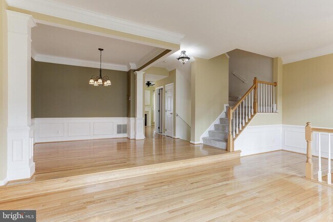 Photo - 45679 Waterloo Station Square