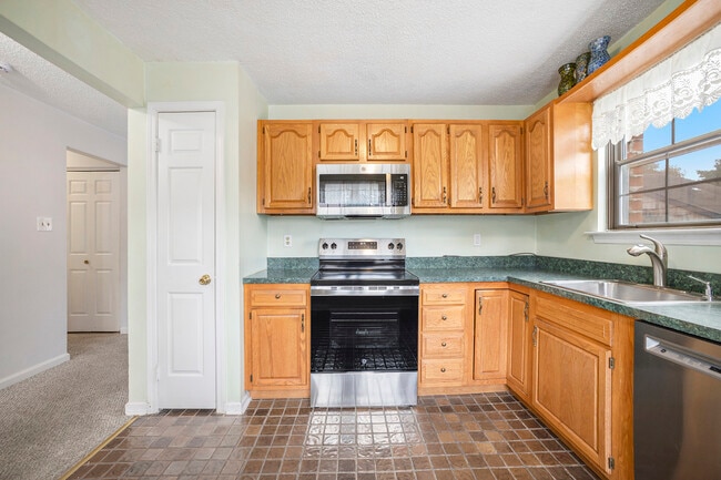 kichen - 50 Rittenhouse Ct Unit Rittenhouse