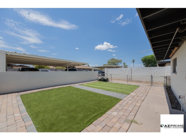 Photo - $500 OFF FIRST MONTH'S RENT MOVE IN SPECIAL! Introducing this Comfortable 2/1 Tempe Duplex!