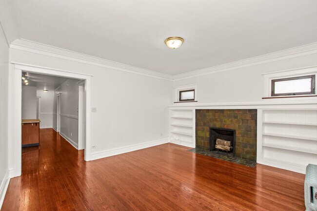 6144 S Indiana Ave Unit 2F