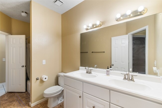 Building Photo - 6 Windfern Pl