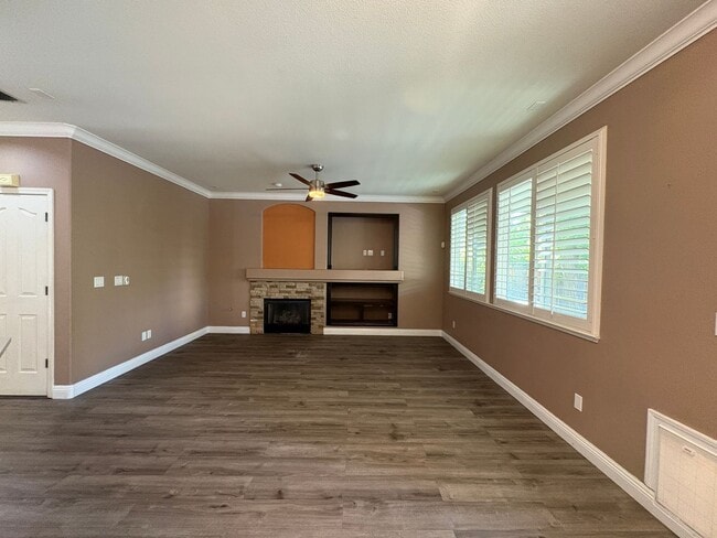 Photo - 139 Ainger Cir