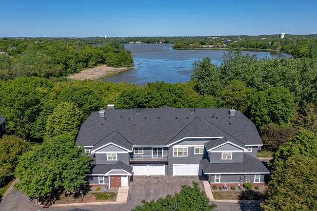 Building Photo - Lake Hazeltine Woods Rental