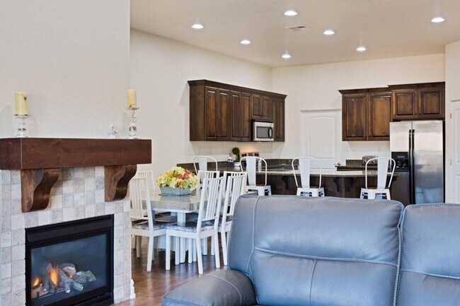 Photo - Bella Terrazza FURNISHED CONDO -- Golf C...