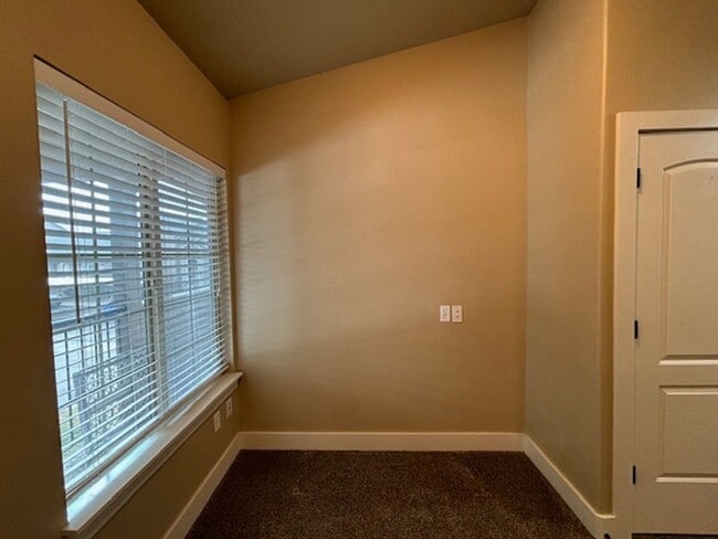 Photo - Maples LLC Unidad 143