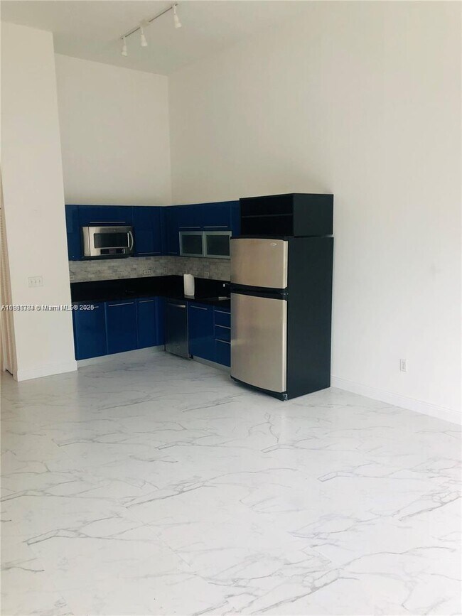 Photo - 253 NE 2nd St Unidad 217